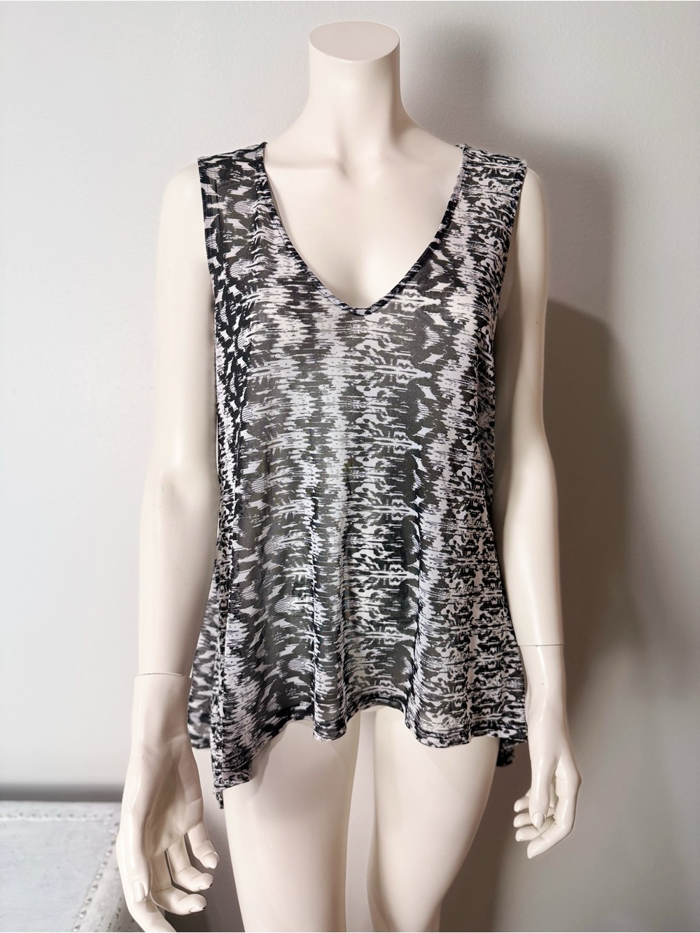Robert Louis Sleeveless Sheer Blouse Too V-Neck Black/White Large
